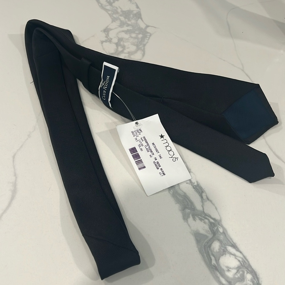Brand New Black Men's Tie.